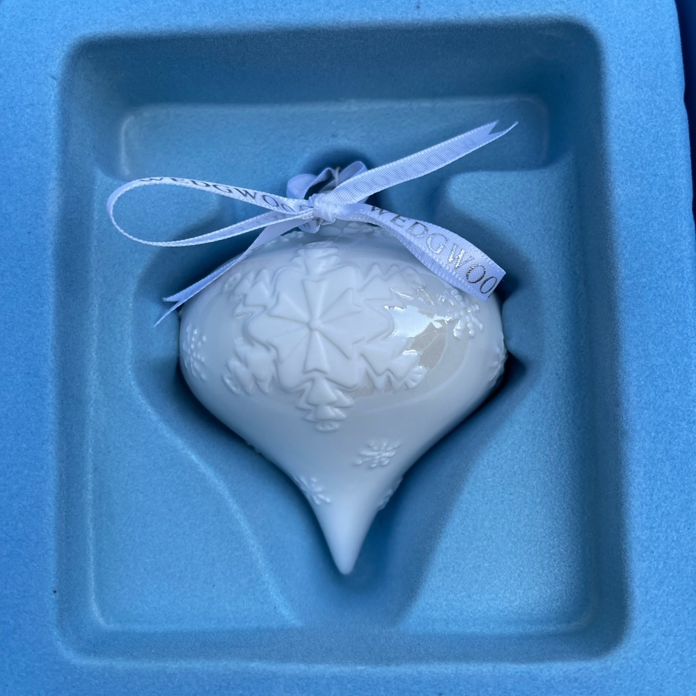 Wedgwood Christmas Relief Ornament In White New In Box